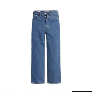 Levi’s Ribcage straight leg jean. Excellent condition. Size 24.